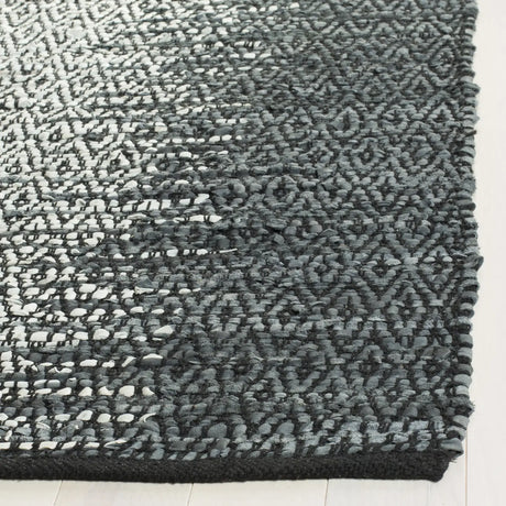 Safavieh Vintage Leather 4'-0" x 6'-0" Rug in Grey / Cream