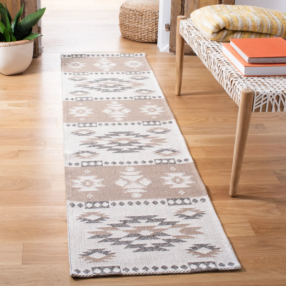 Safavieh Augustine 2'-0" x 11'-0" Rug in Taupe / Cream