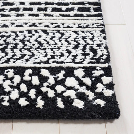 Safavieh Glamour 4'-0" x 6'-0" Rug in Black / Ivory