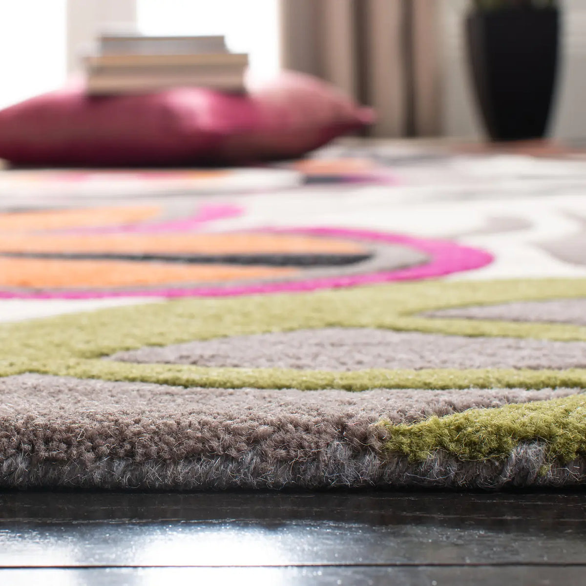 Safavieh Soho 3'-6" x 5'-6" Rug in Ivory / Multi