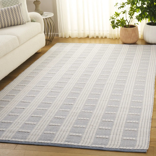 Safavieh Vermont 4'-0" x 6'-0" Rug in Light Blue / Ivory