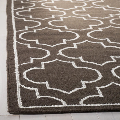 Safavieh Dhurries 5'-0" x 8'-0" Rug in Brown / Ivory