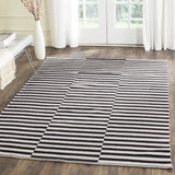 Safavieh Montauk 5'-0" x 7'-0" Rug in Ivory / Black