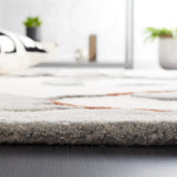 Safavieh Metro 4'-0" x 6'-0" Rug in Ivory / Grey