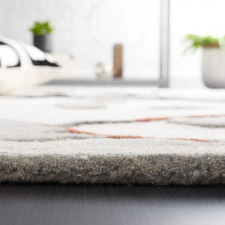 Safavieh Metro 4'-0" x 6'-0" Rug in Ivory / Grey
