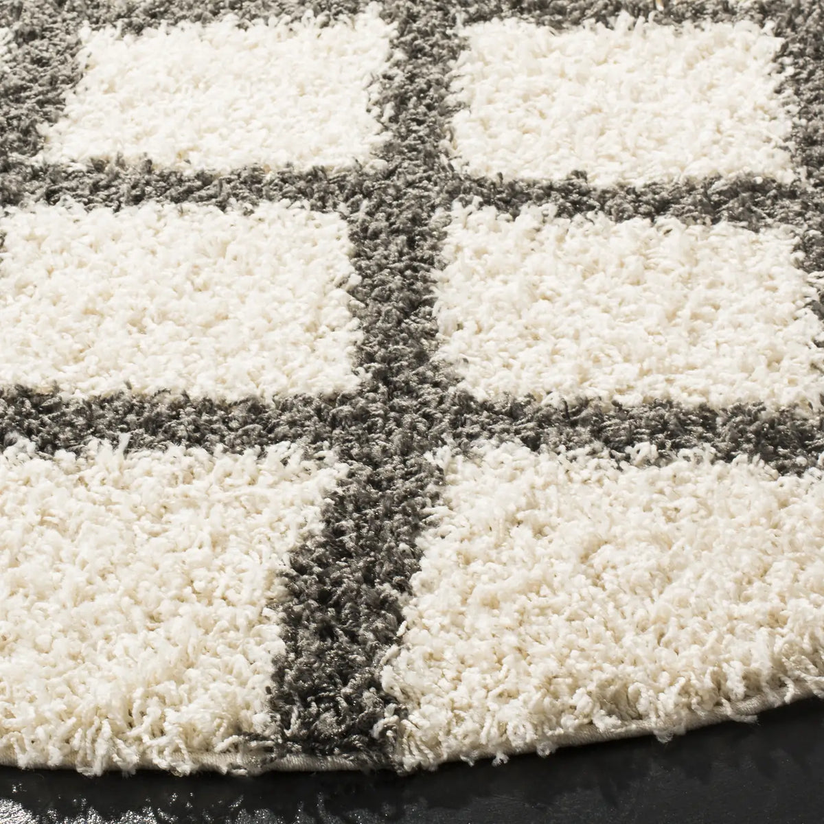 Safavieh Sgd-Dallas Shag 6'-0" x 6'-0" Rug in Ivory / Dark Grey