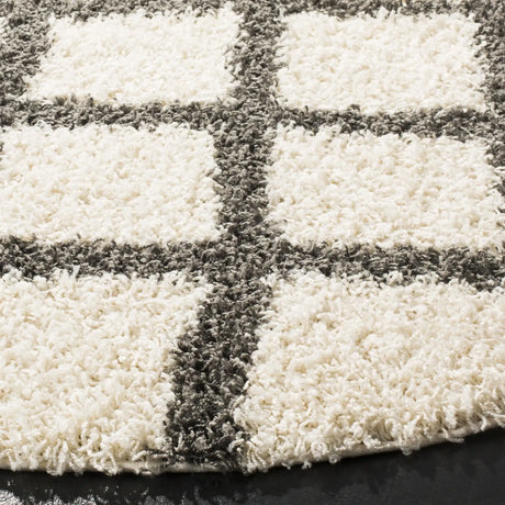 Safavieh Sgd-Dallas Shag 6'-0" x 6'-0" Rug in Ivory / Dark Grey