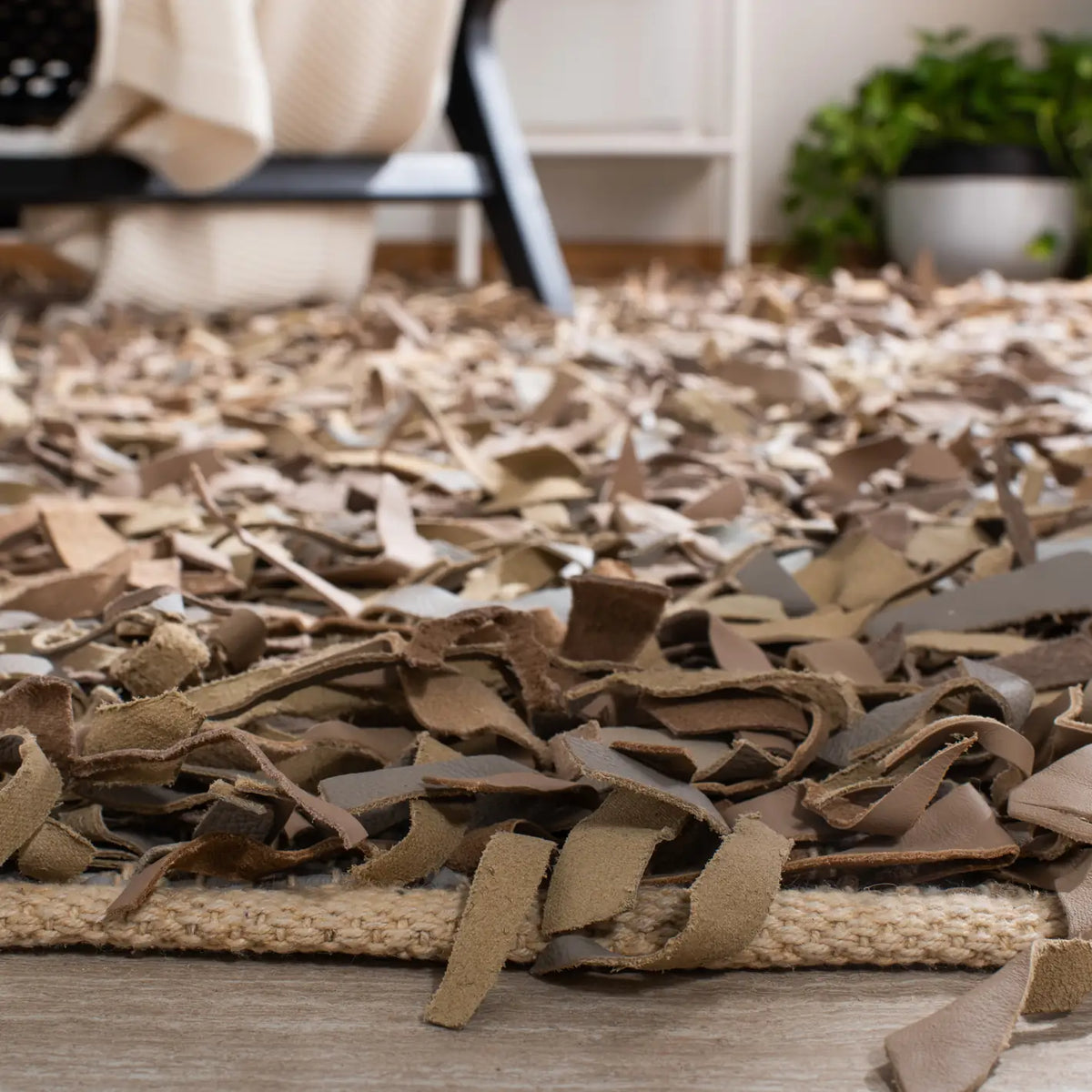 Safavieh Leather Shag 4'-0" x 6'-0" Rug in Beige