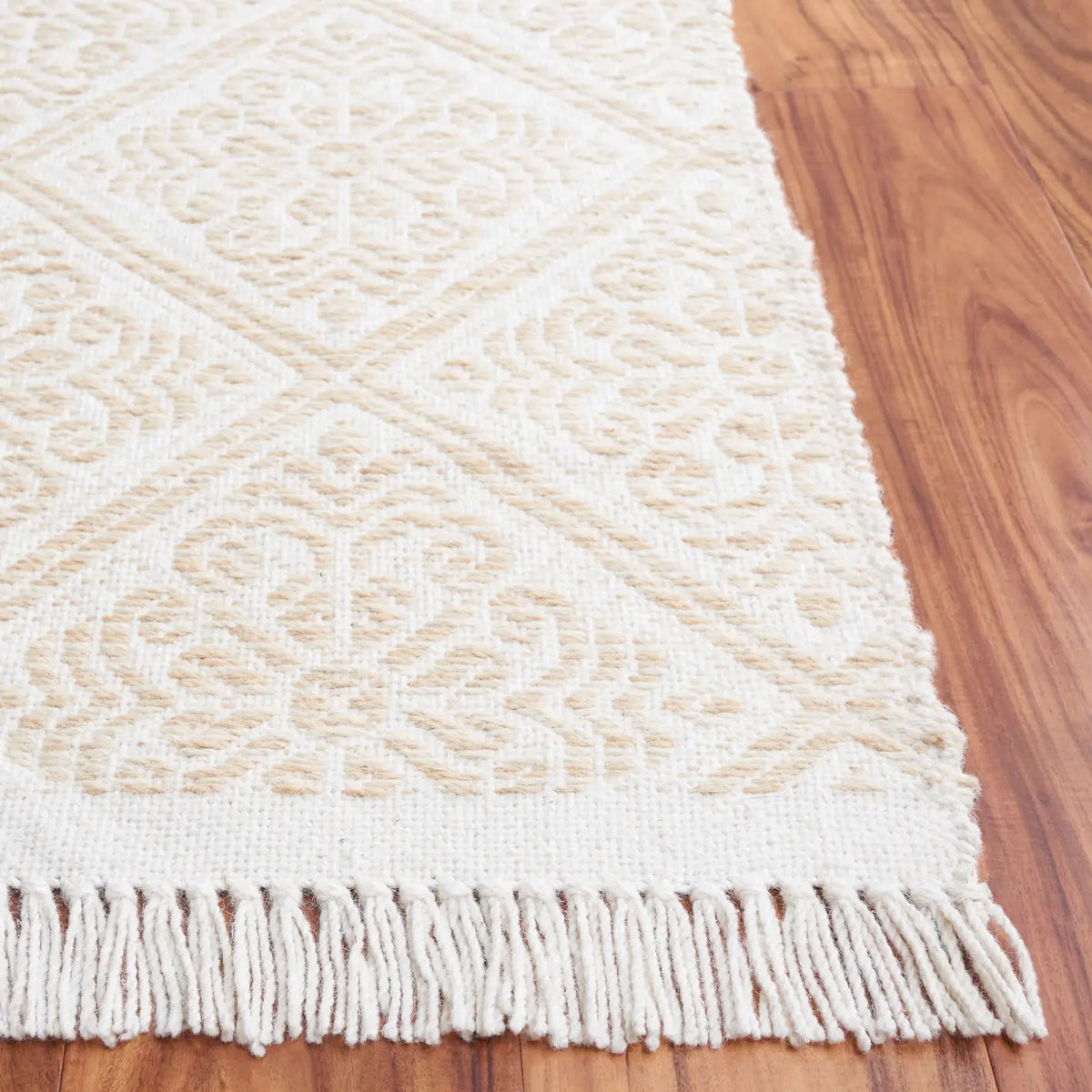 Safavieh Kilim 4'-0" x 6'-0" Rug in Gold / Ivory