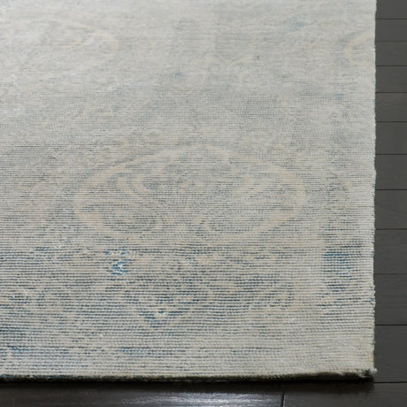 Safavieh Marbella 4'-0" x 6'-0" Rug in Turquoise / Ivory