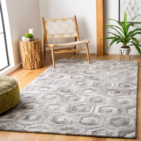 Safavieh Abstract 4'-0" x 6'-0" Rug in Grey / Beige