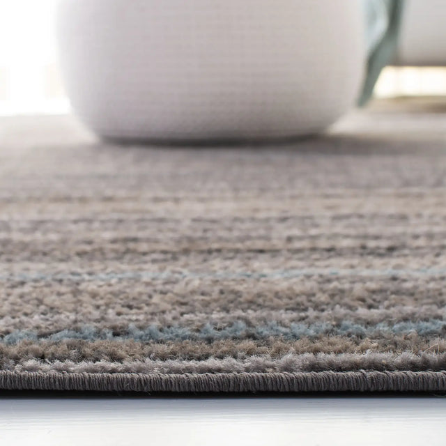 Safavieh Amsterdam 4'-0" x 6'-0" Rug in Silver / Beige