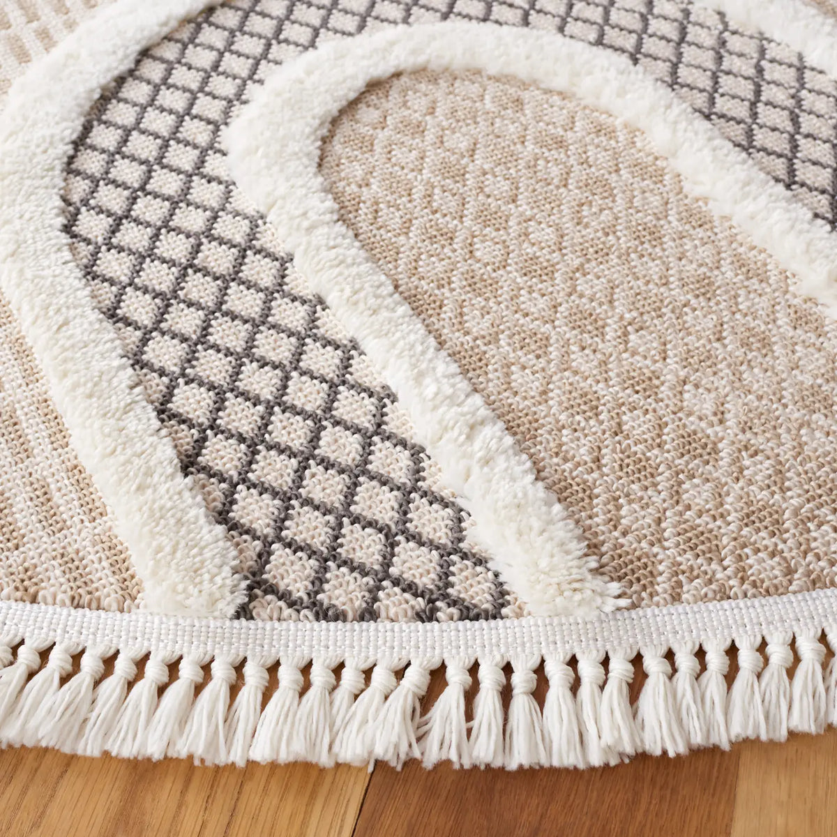 Safavieh Urban 6'-7" x 6'-7" Rug in Beige / Ivory
