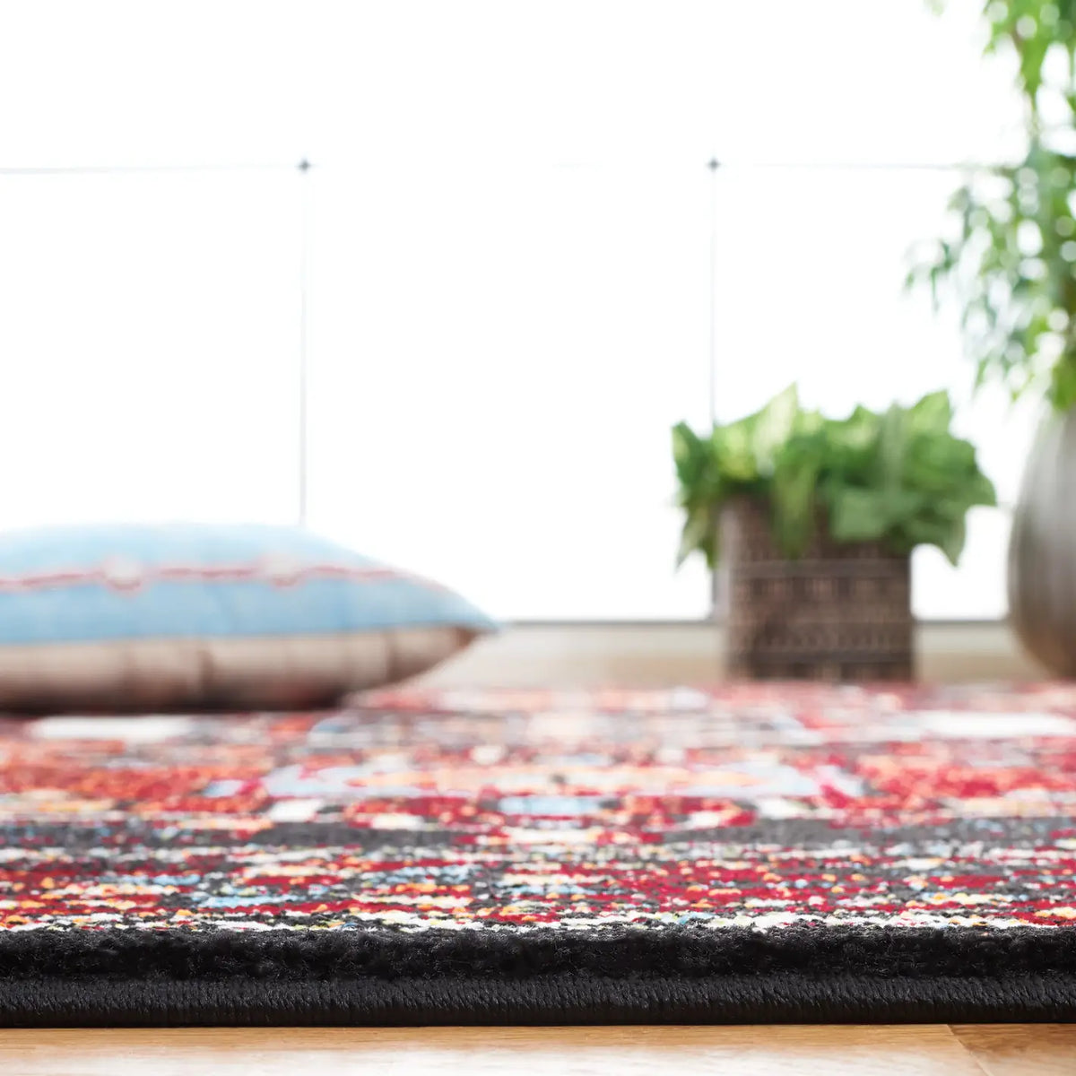 Safavieh Vintage Hamadan 4'-0" x 6'-0" Rug in Red / Black