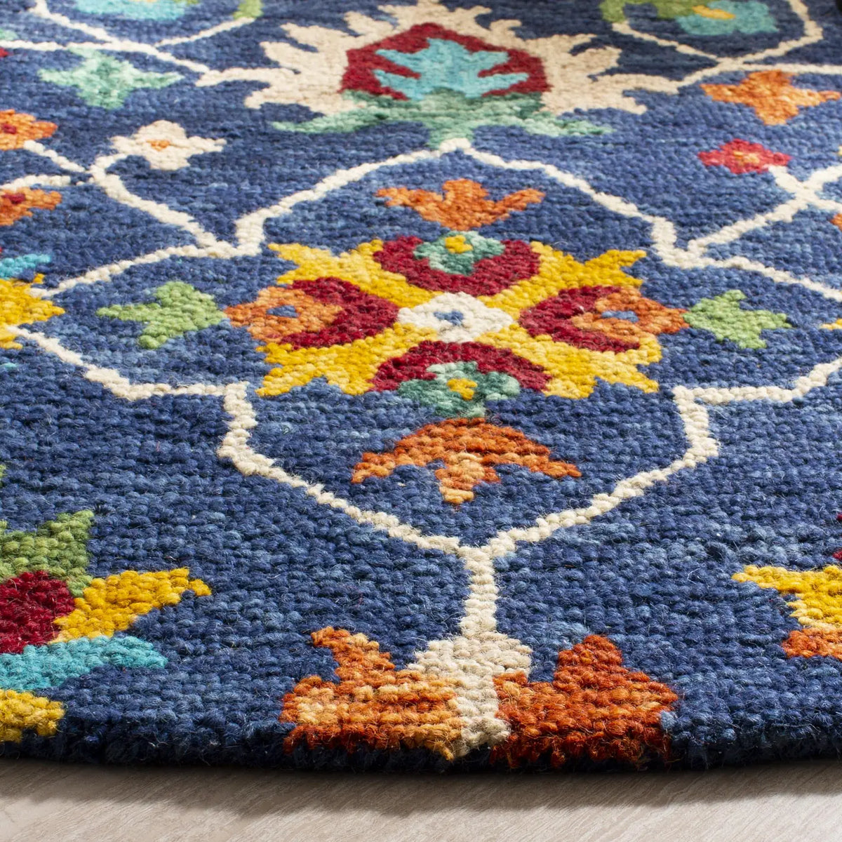 Safavieh Aspen 5'-0" x 5'-0" Rug in Navy / Red