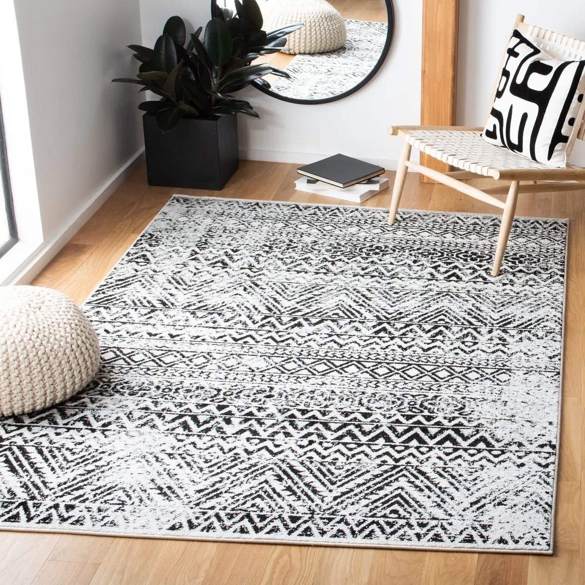 Safavieh Mercer 4'-0" x 6'-0" Rug in Ivory / Charcoal