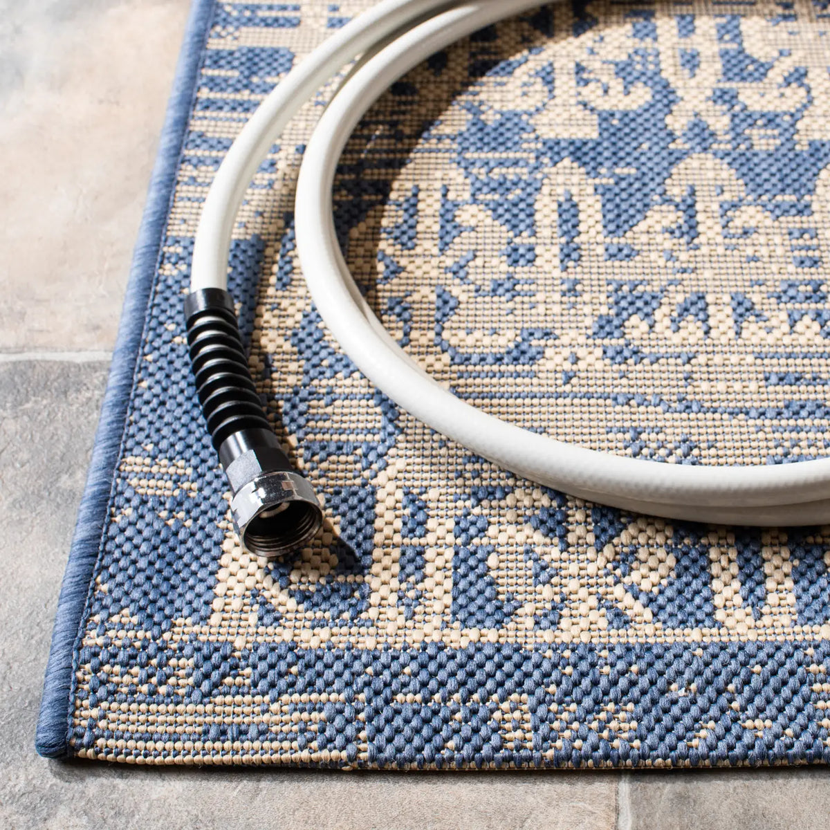 Safavieh Courtyard 5'-3" x 7'-7" Rug in Beige / Blue