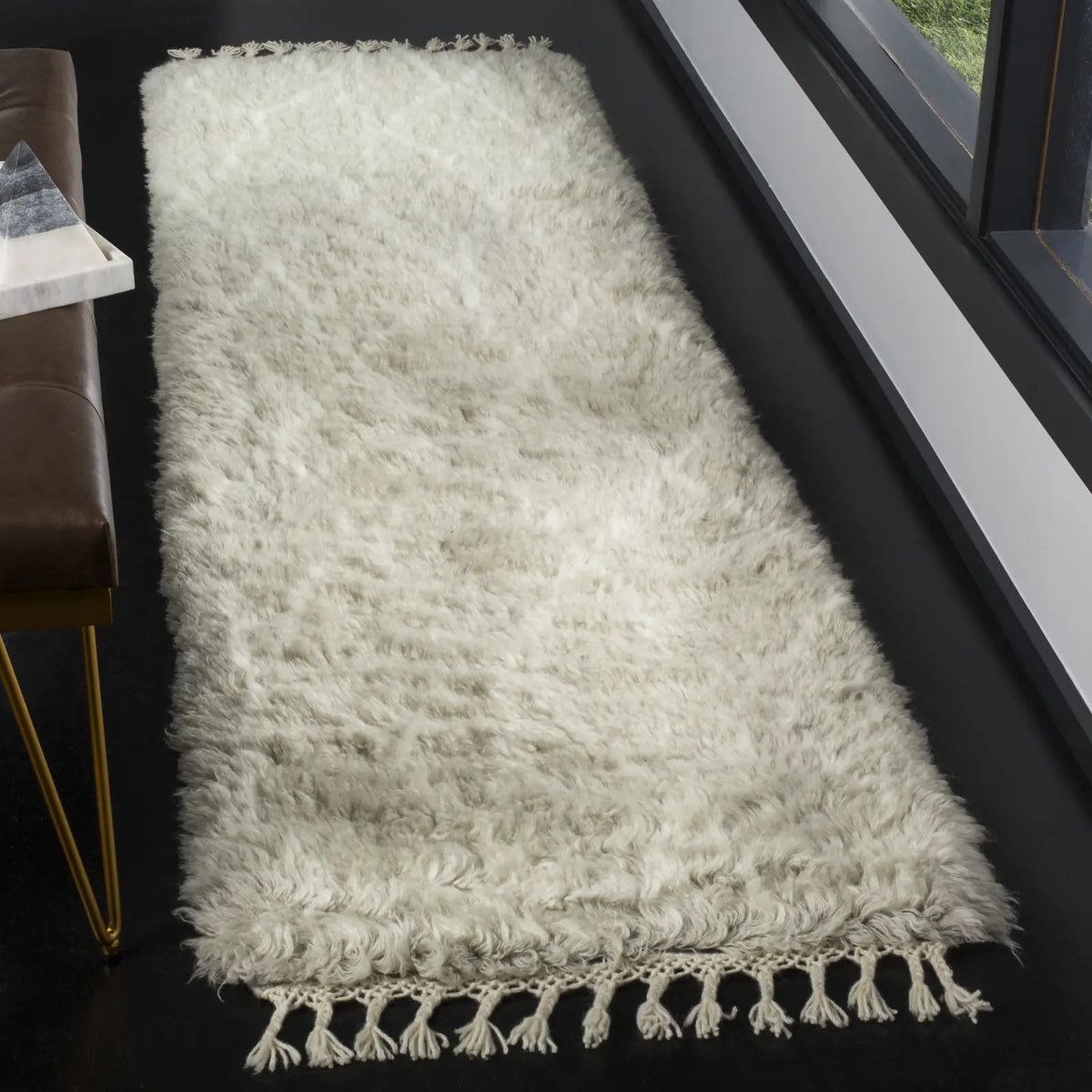 Safavieh Casablanca 2'-3" x 8'-0" Rug in Grey / Ivory