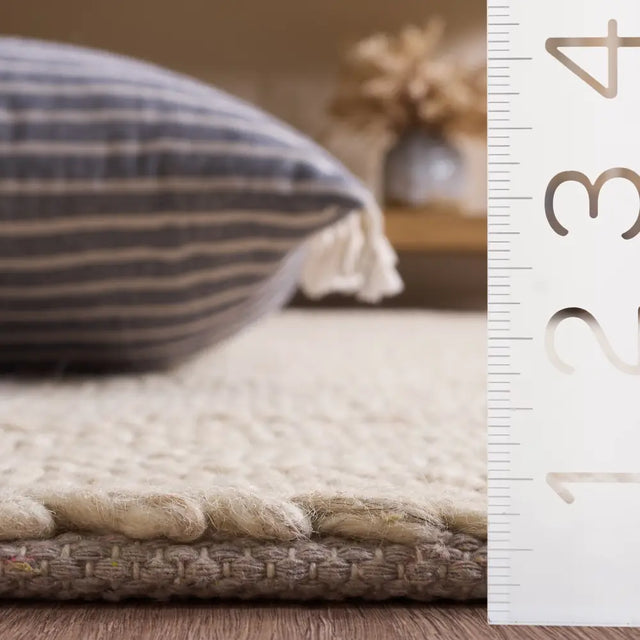 Safavieh Natura 5'-0" x 8'-0" Rug in Beige