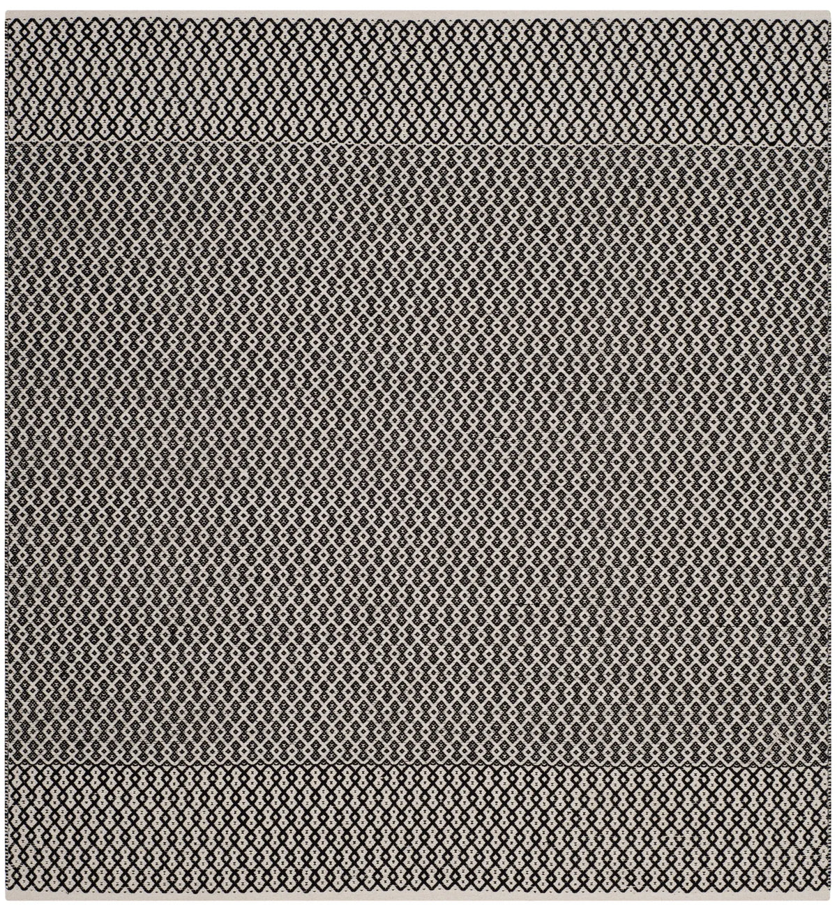 Safavieh Montauk 6'-0" x 6'-0" Rug in Ivory / Black