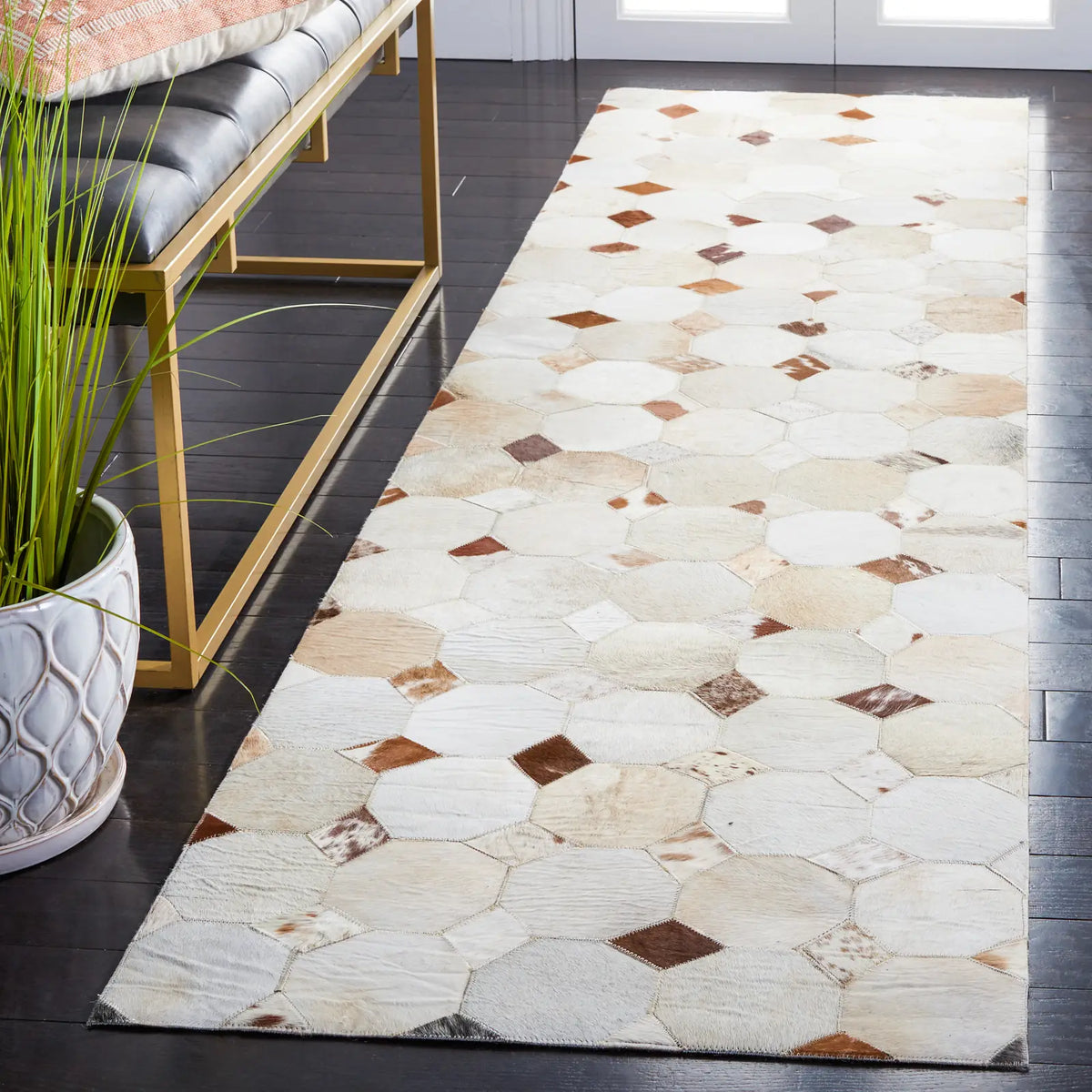 Safavieh Studio Leather 2'-3" x 9'-0" Rug in Ivory / Brown
