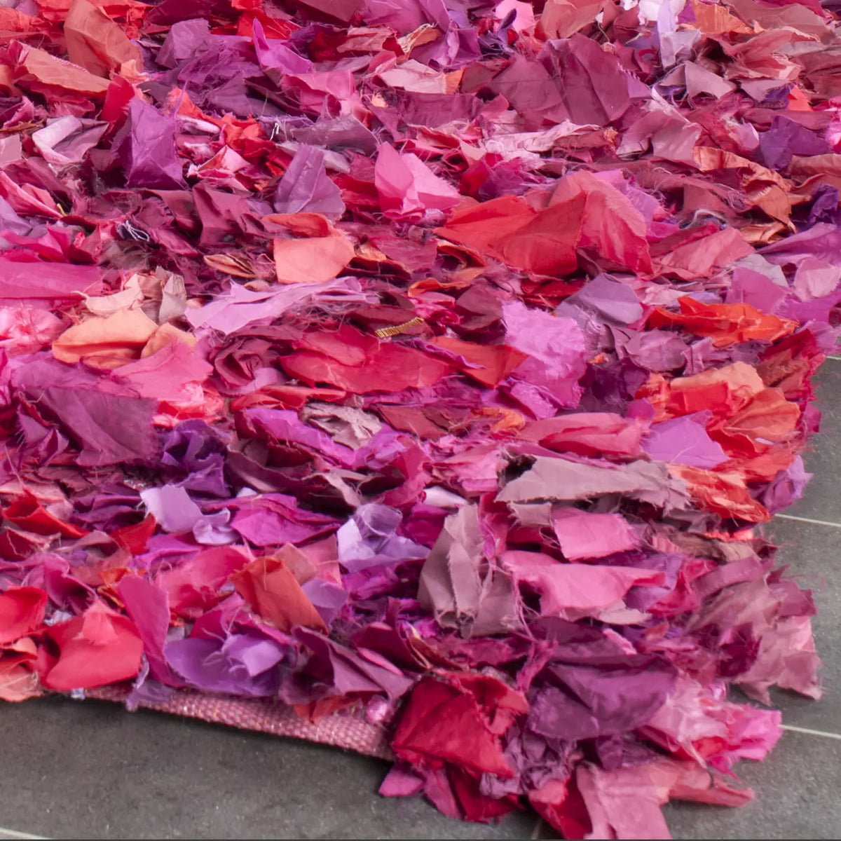 Safavieh Rio Shag 5'-0" x 8'-0" Rug in Fuchsia / Multi