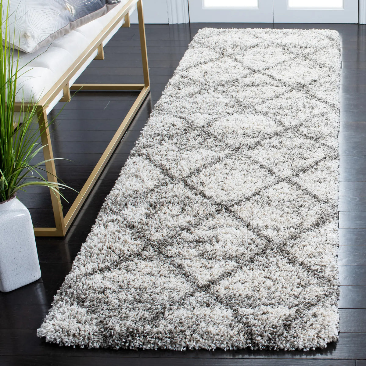 Safavieh Hudson Shag 2'-3" x 6'-0" Rug in Grey / Beige