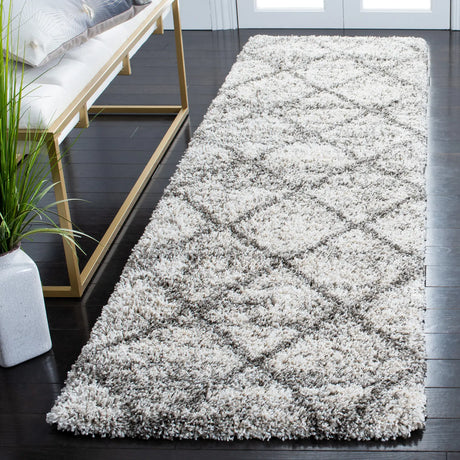 Safavieh Hudson Shag 2'-3" x 6'-0" Rug in Grey / Beige
