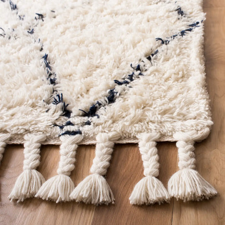 Safavieh Casablanca 5'-0" x 8'-0" Rug in Navy / Ivory