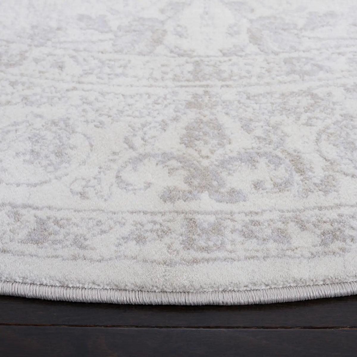 Safavieh Carnegie 6'-7" x 6'-7" Rug in Cream / Light Grey
