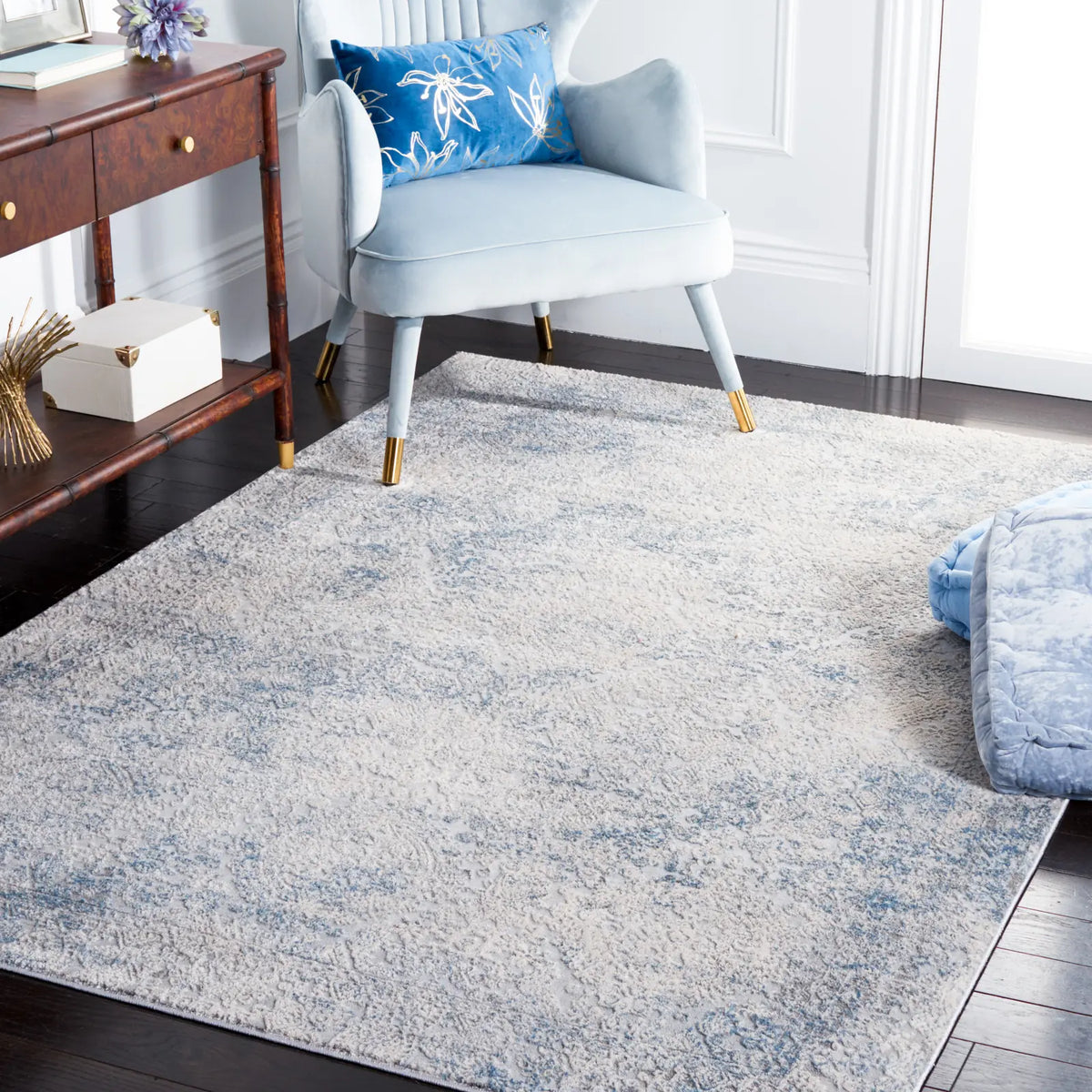 Safavieh Vogue 4'-0" x 6'-0" Rug in Grey / Blue