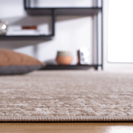 Safavieh Shivan 100 4'-0" x 6'-0" Rug in Beige / Light Beige