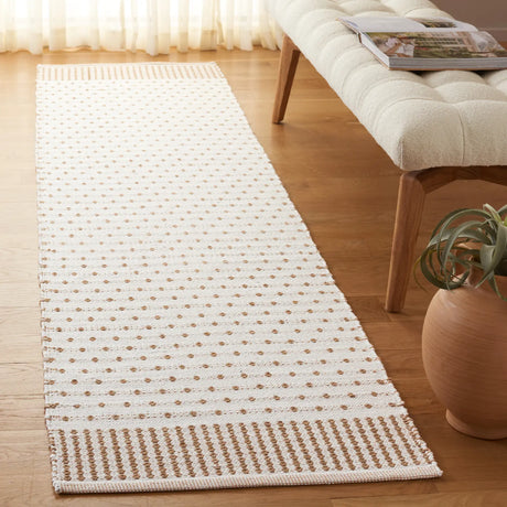 Safavieh Montauk 2'-3" x 9'-0" Rug in Beige / Ivory