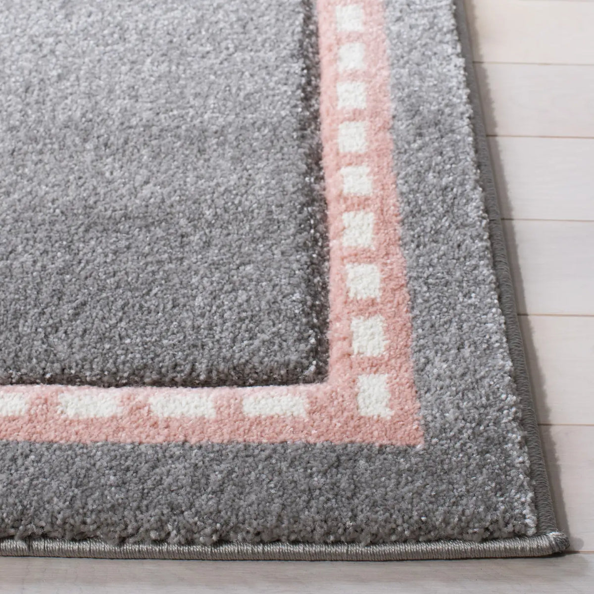 Safavieh Carousel Kids 100 4'-0" x 6'-0" Rug in Grey / Ivory