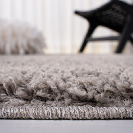 Safavieh Venus Shag 500 4'-0" x 6'-0" Rug in Taupe