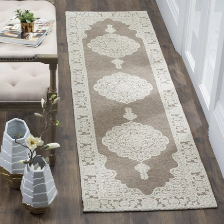 Safavieh Marbella 2'-3" x 6'-0" Rug in Light Grey / Ivory