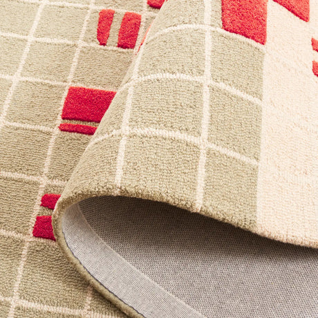 Safavieh Genre 4'-0" x 6'-0" Rug in Grey / Red