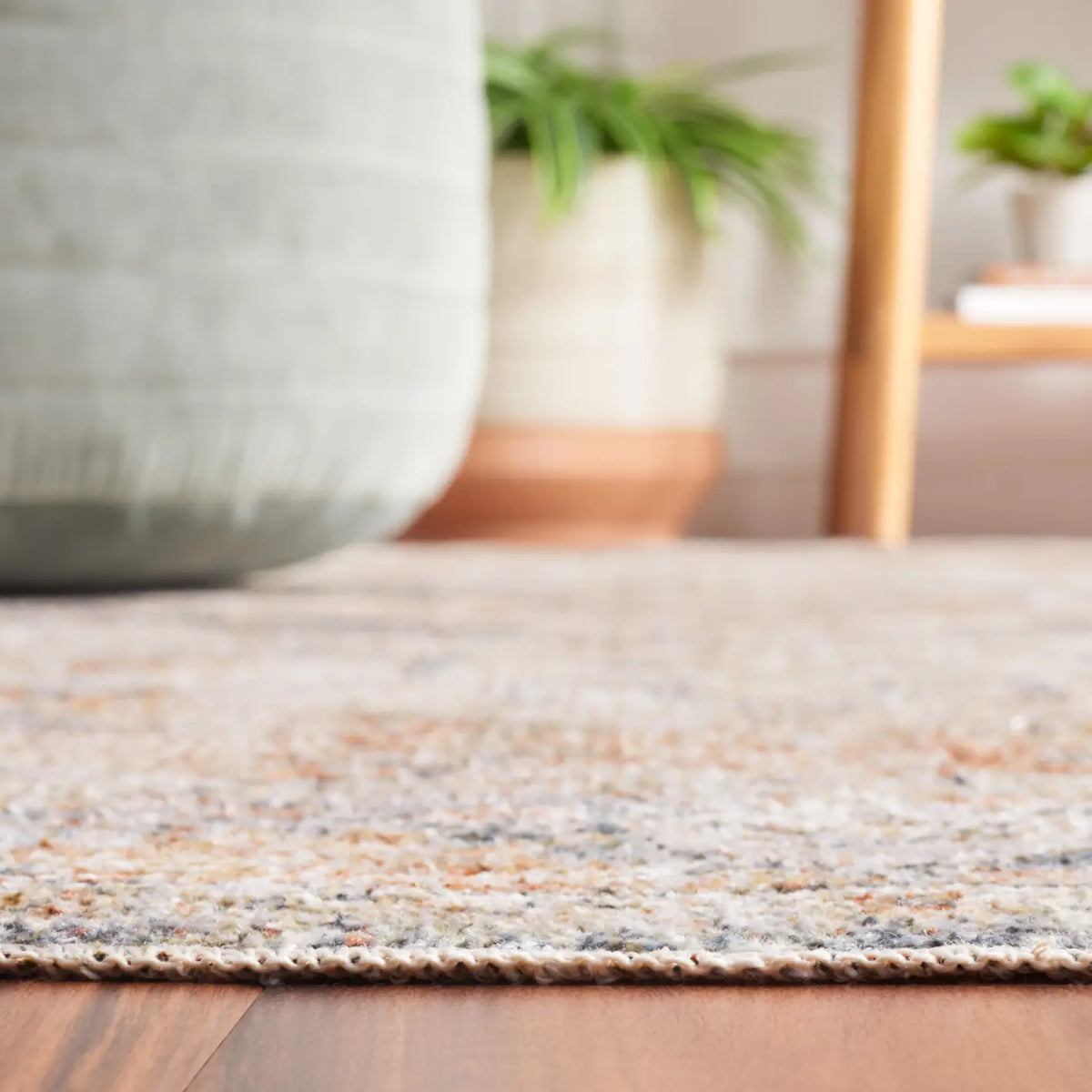 Safavieh Baltimore 5'-3" x 7'-6" Rug in Beige / Rust
