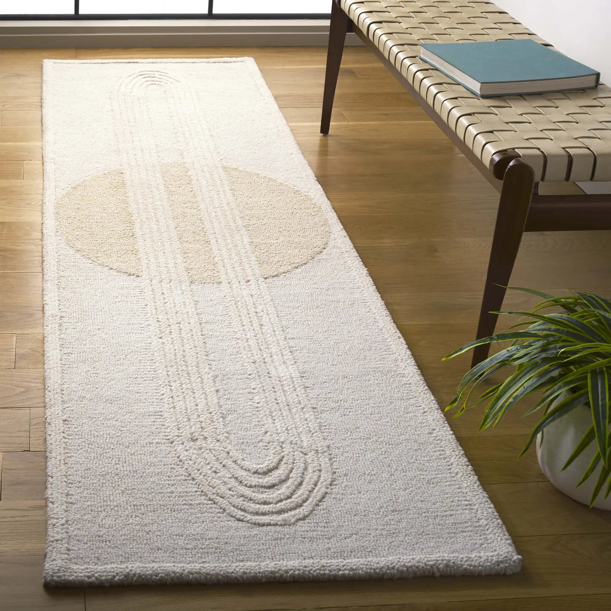 Safavieh Rodeo Drive 2'-3" x 8'-0" Rug in Ivory / Beige