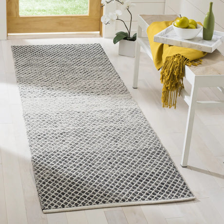 Safavieh Montauk 2'-3" x 10'-0" Rug in Black / Ivory
