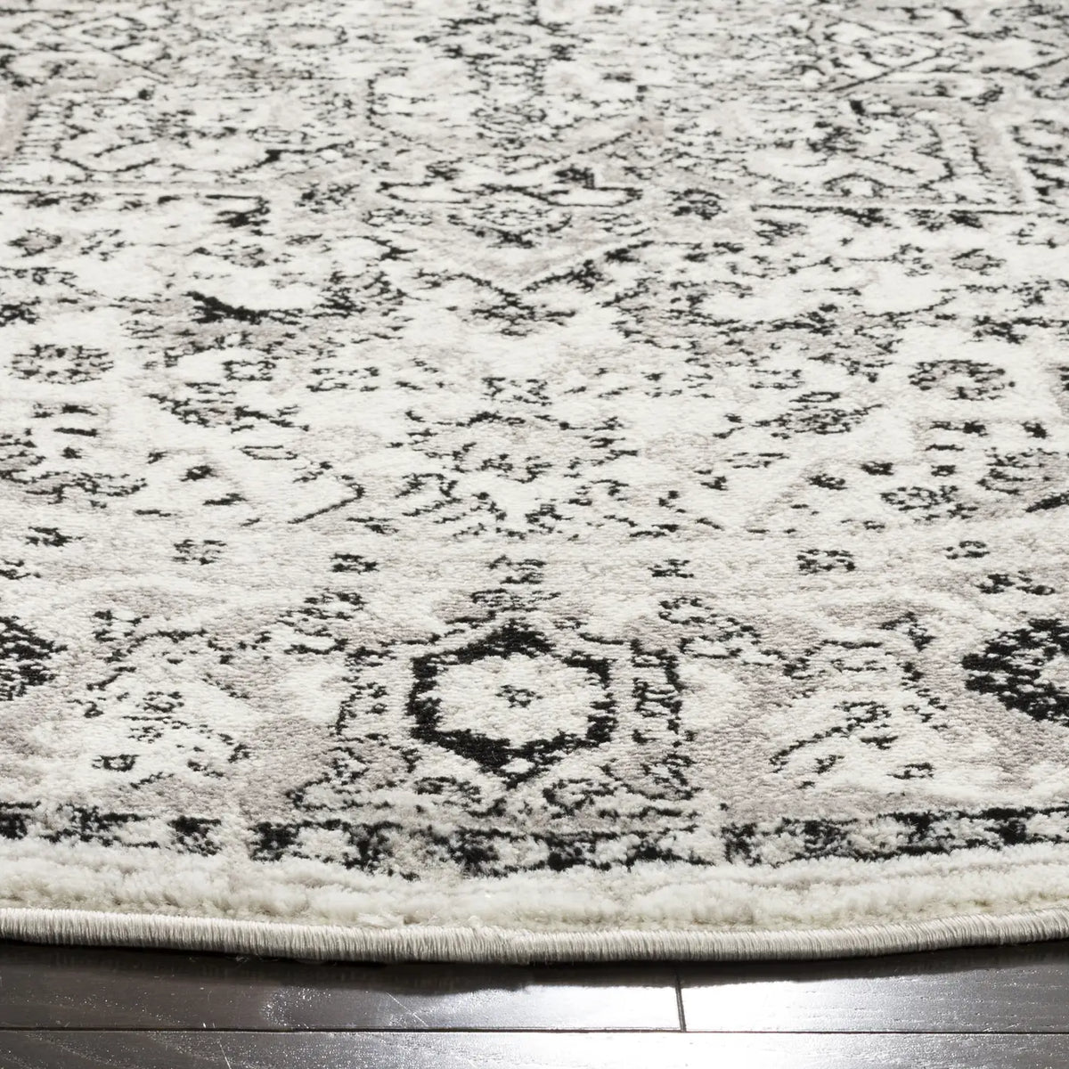 Safavieh Skyler 6'-7" x 6'-7" Rug in Grey / Ivory
