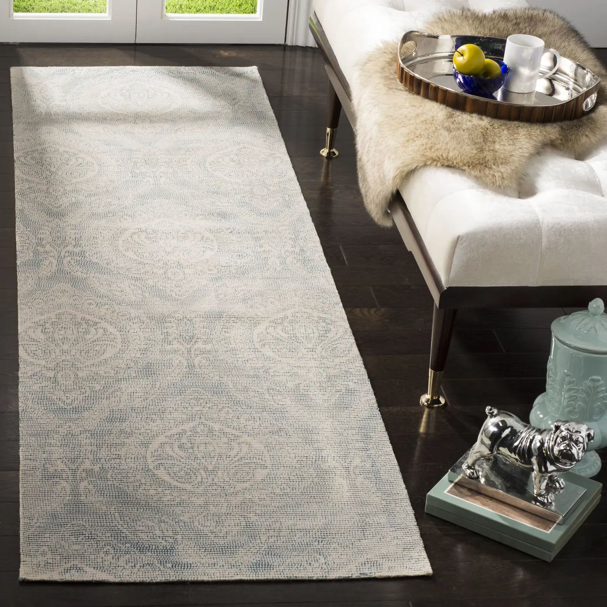 Safavieh Marbella 2'-3" x 8'-0" Rug in Turquoise / Ivory