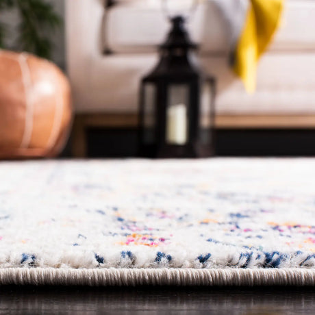 Safavieh Madison 4'-0" x 6'-0" Rug in Fuchsia / Ivory