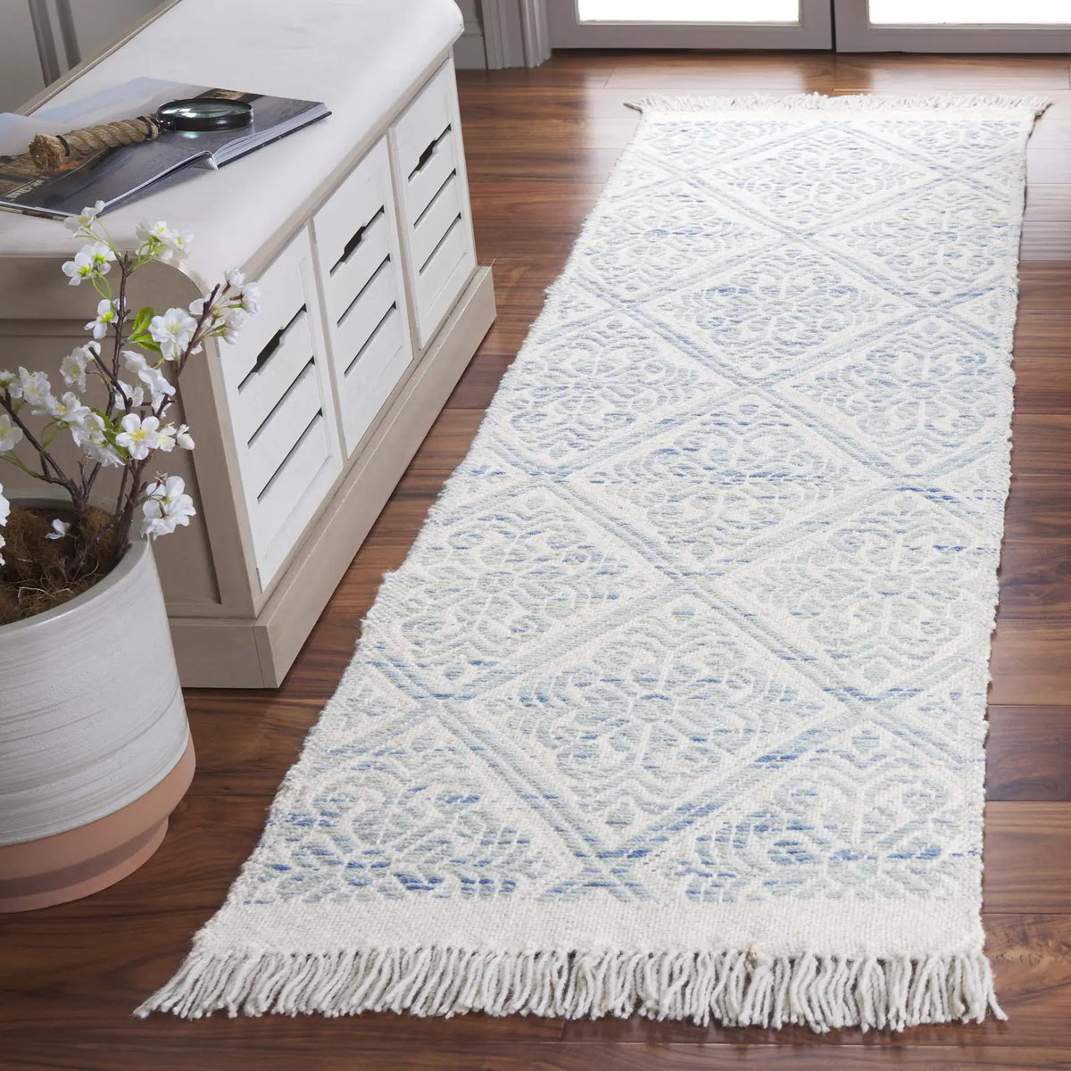 Safavieh Kilim 2'-3" x 8'-0" Rug in Blue / Ivory