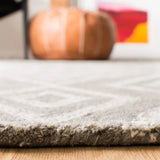 Safavieh Micro-Loop 5'-0" x 8'-0" Rug in Grey / Ivory