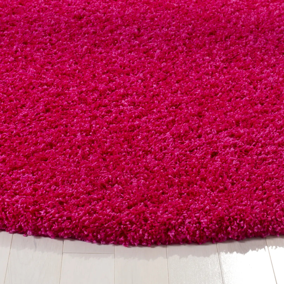 Safavieh Sgl-Laguna Shag 6'-7" x 6'-7" Rug in Fuchsia