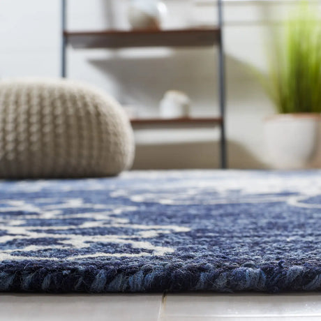 Safavieh Jardin 5'-0" x 8'-0" Rug in Navy / Ivory