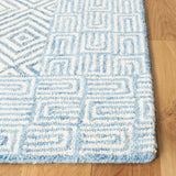 Safavieh Roslyn 4'-0" x 6'-0" Rug in Light Blue / Ivory