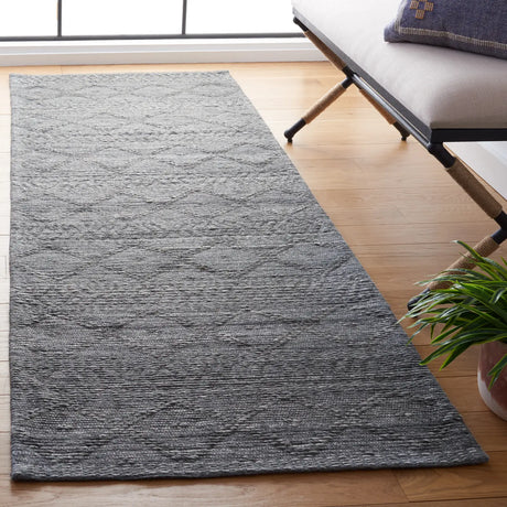 Safavieh Marbella 2'-3" x 8'-0" Rug in Grey