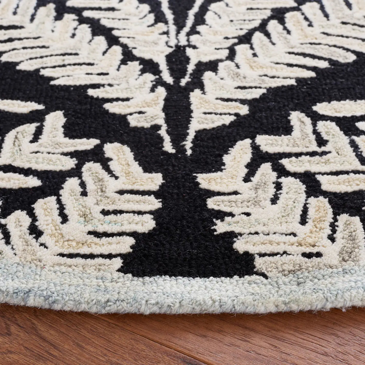 Safavieh Capri 5'-0" x 5'-0" Rug in Black / Ivory